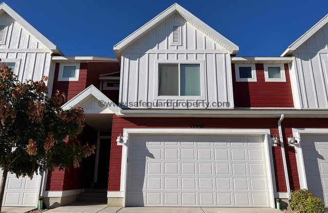 Stunning Townhome in Great Location Gallery 1