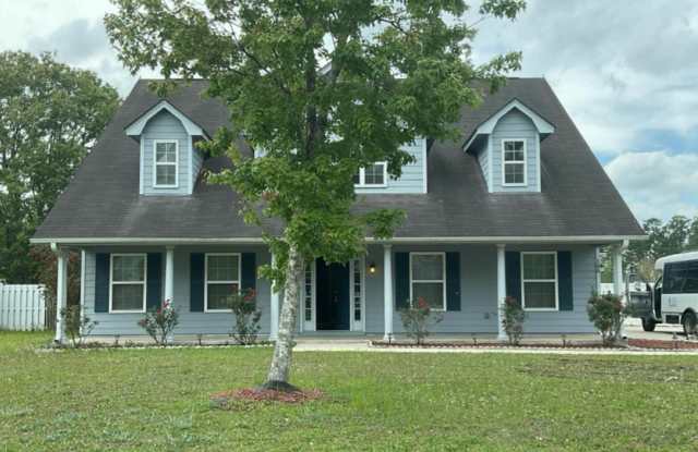 Two Story 4 Bed 3 Bath with Fenced in Yard photos photos