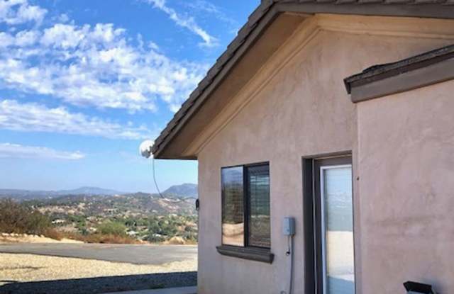 1 Bed 1 Bath, 864 sqft, Valley Center Cottage - 12462 Hillpoint Court, Valley Center, CA 92082