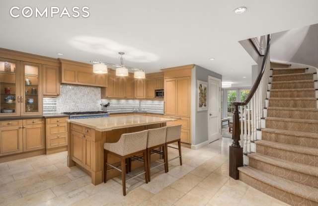 223 East 49th Street photos photos