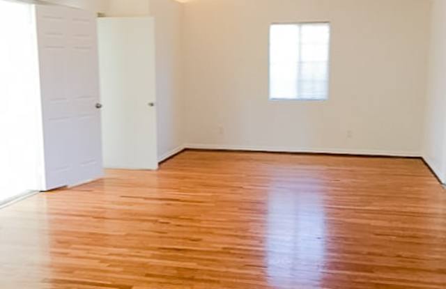 5318 Redding Rd Gallery 2