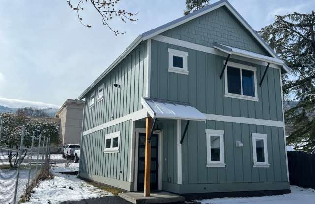 Semi-Furnished, Two + bedroom Ashland home | Available Late October Gallery 1