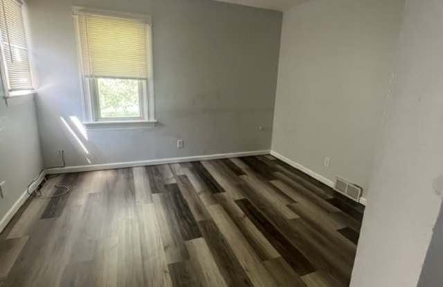 2107 Lake Avenue - Up Gallery 3