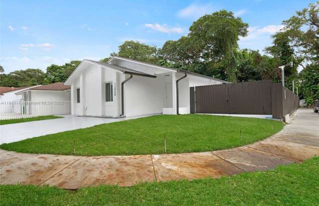 12068 SW 210th St photos photos