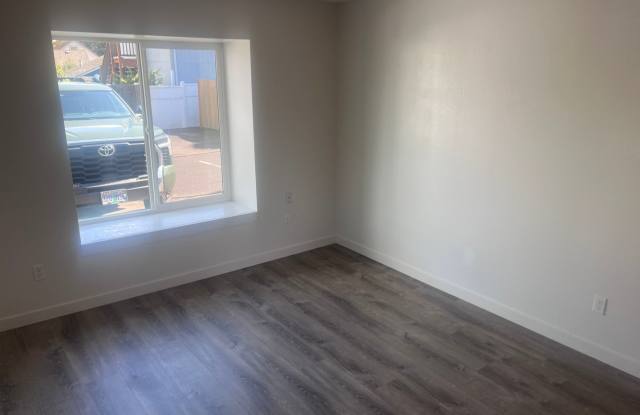 Newly renovated 1 bedroom, great location near Pacific Gallery 3