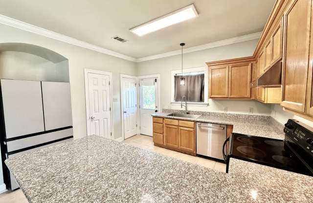 Spacious 3-Bedroom Home in Walker Gallery 1