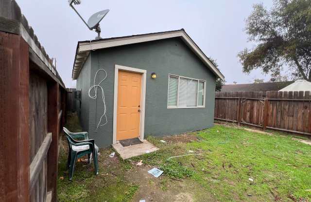 304 North Sierra Vista Avenue - B - 304 North Sierra Vista Avenue, Fresno, CA 93702