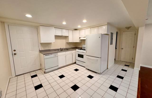 Two Bed Condo | Downtown Portsmouth | Off Street Parking | Washer/Dryer photos photos