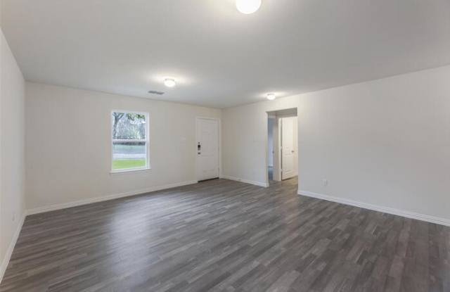 3610 Kenilworth Street Gallery 4
