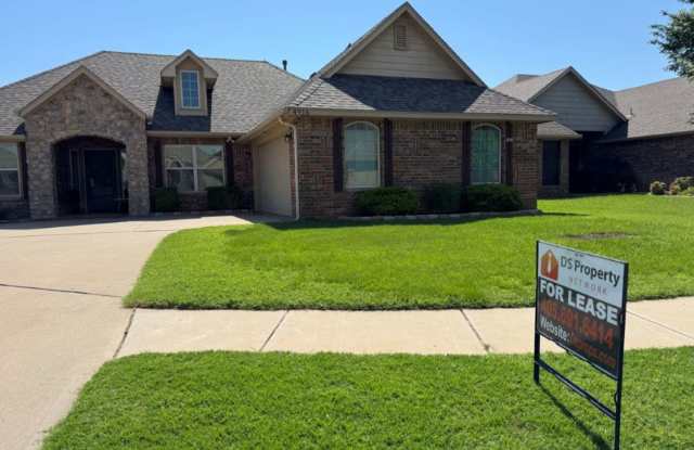 3 bed, 2 bath, 2 car storm shelter in Yukon Schools! photos photos
