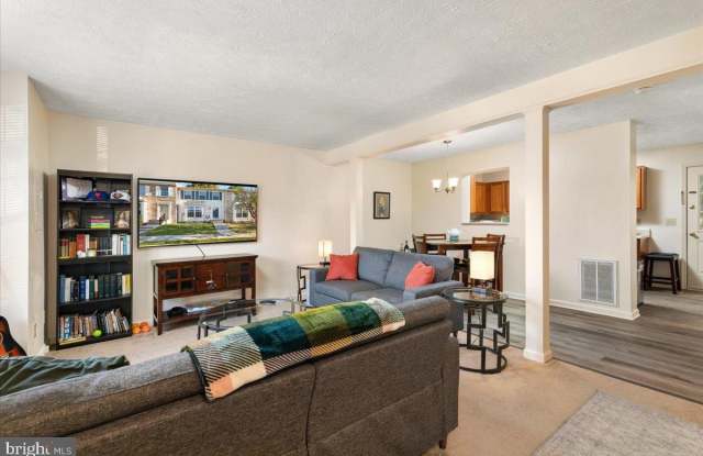 303 SUTTON Court Gallery 4
