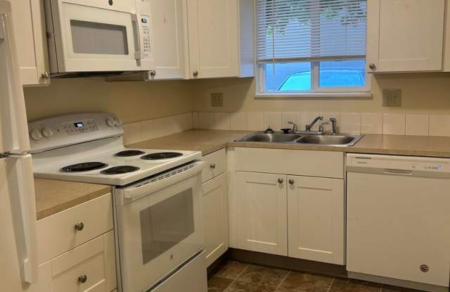 (749) Jackson Square - 2 Bedroom / 1.5 Bathroom – Albany Gallery 2