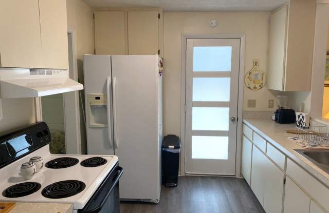Nokomis Beachy Bungalow (Off Season) Gallery 3
