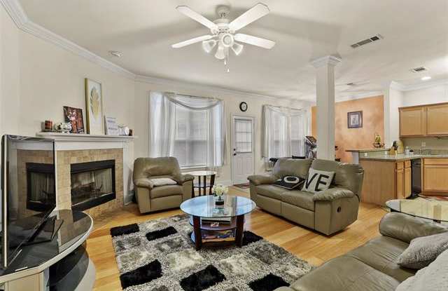 925 Spring Valley Plaza Gallery 2