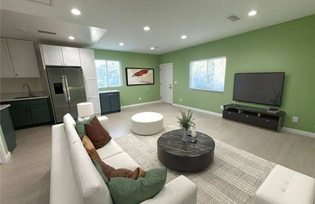 8520 Fenwick photos photos