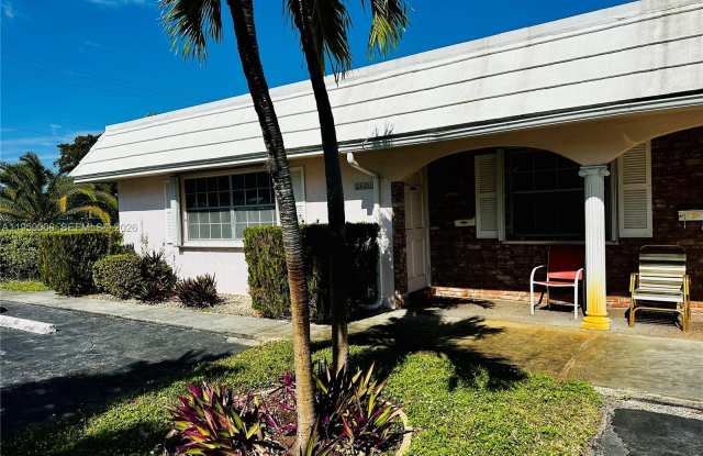 2601 NE 32nd St photos photos