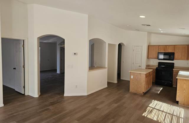 10809 W EDGEMONT Avenue Gallery 2