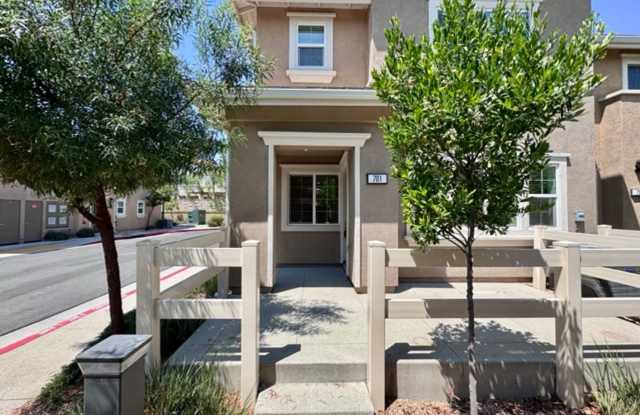 Murrieta 3 Bedroom + Loft Condo with 2 Car Attached Garage - 28385 Oriole Way, Murrieta, CA 92563