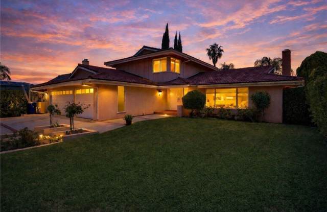 19051 Los Alimos photos photos