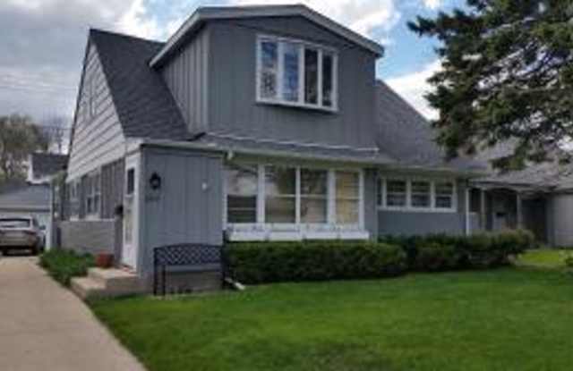 Whitefish Bay - Charming 4 Bedroom 2 Bath House photos photos