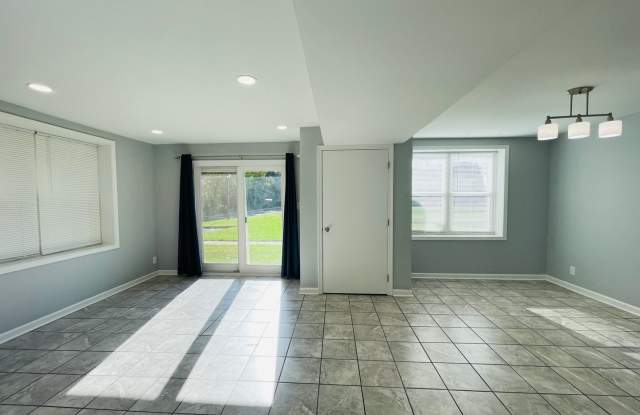 CHARMING CONDO IN STAFFORD! photos photos