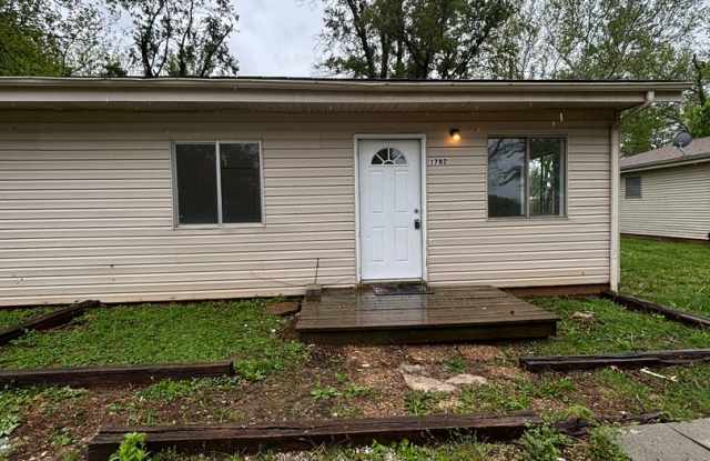 Available Now 2 bed 1 bath Duplex in Ozark photos photos