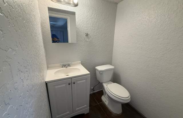 1642 NW 13TH Court Gallery 3