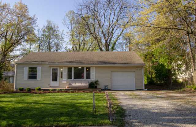 Open 2 Bed / 1 Bath Single Family Home Gallery 3