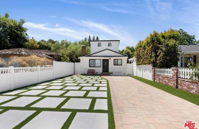 5541 Fallbrook Ave Gallery 3