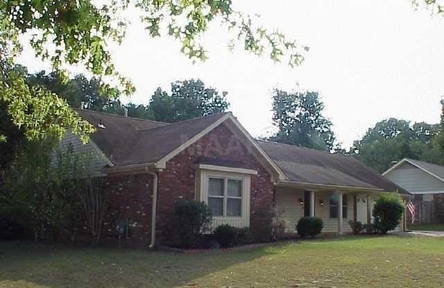 107 E LAWNWOOD - 107 East Lawnwood Drive, Collierville, TN 38017