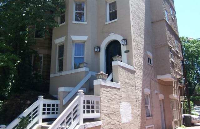 1906 1/2 Calvert Street, NW - 1906 1/2 Calvert St NW, Washington, DC 20009