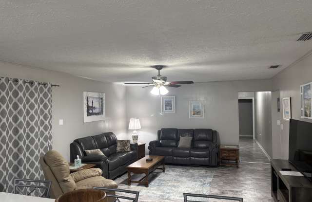 11717 Douglas Lane Gallery 2