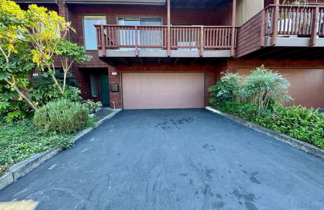 3bd Townhome in Park Setting Gallery 3