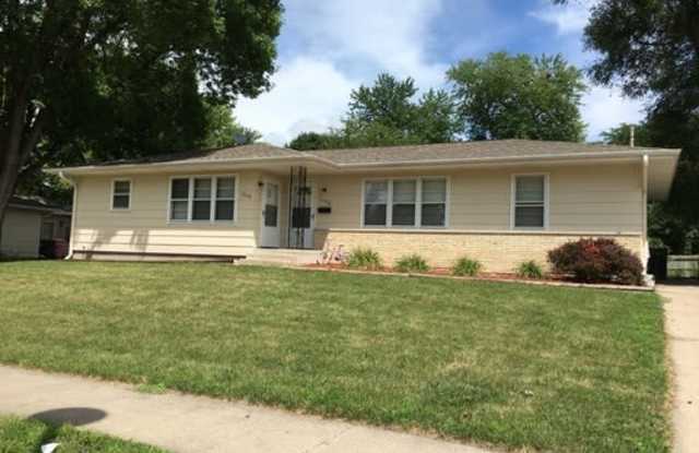 AVAILABLE AUGUST 1st! 2226 Melrose Avenue photos photos