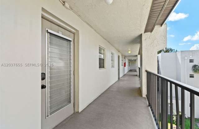 9480 Poinciana Pl Gallery 3
