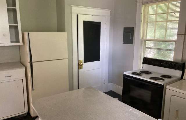 1Bedroom/ 1 Bath Apartment on Fourth St. photos photos