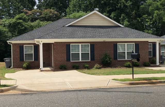 Available to show! **MOVE-IN Special $250 off the 1st full month's rent.** photos photos