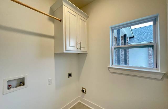 4 bedroom home in Denham Springs- $500 off first months rent with 30 day move in! photos photos