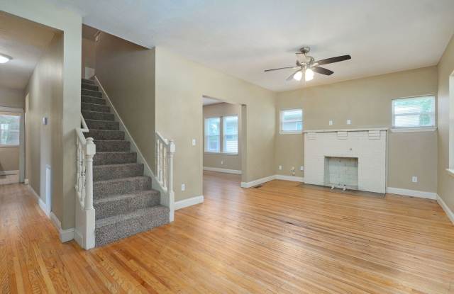 Spacious 4 Bed / 2 Bath Home with Loft & Huge Backyard – 2 Blocks from MSU! Gallery 4