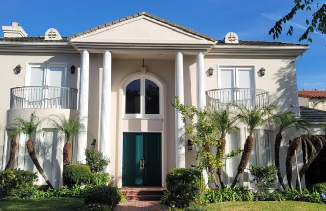 328 S Camden Drive - 328 South Camden Drive, Beverly Hills, CA 90212