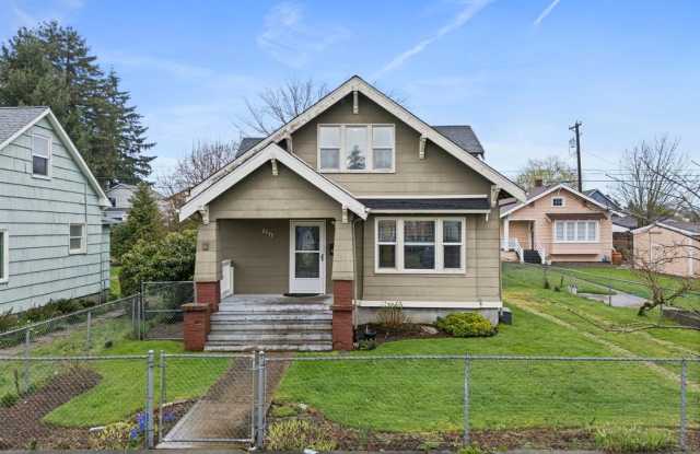 Charming Tacoma Craftsman | 4-Bed Home w/ Modern Upgrades & A/C | Near JBLM! photos photos