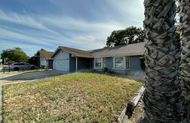 Charming 4-Bedroom, 2-Bathroom Home – Your Perfect Summer Move-In! Gallery 3