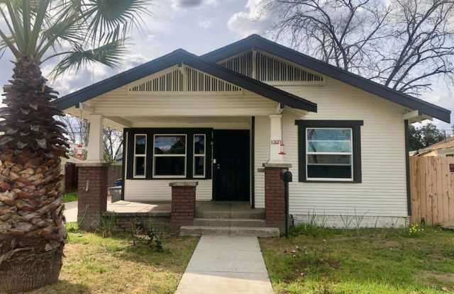 Charming 3 Bed / 2 Bath Home in the Tower District photos photos