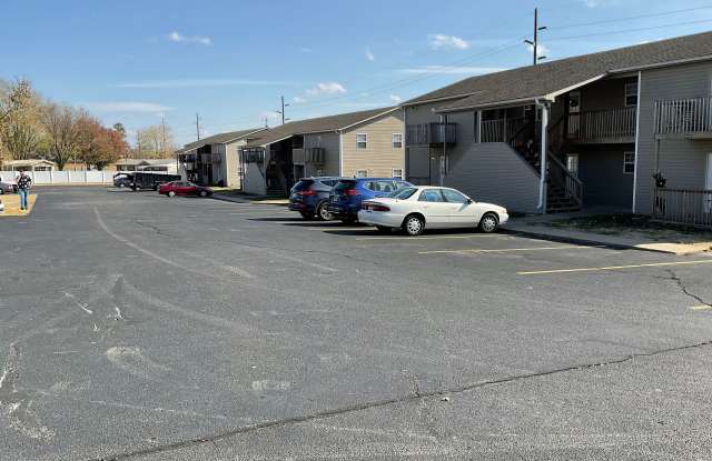 Newly Remodeled 2BR/2BA Apartment in Joplin Near MSSU Campus!! Upstairs Unit!! photos photos