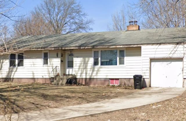 9818 E 29th St - 9818 East 29th Street, Independence, MO 64052