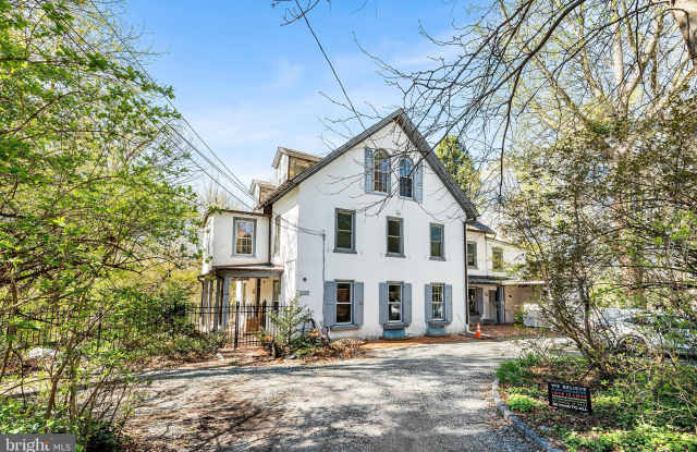 35 VIOLET LANE photos photos