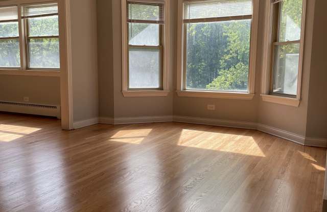 5839 North Cicero Avenue Gallery 2
