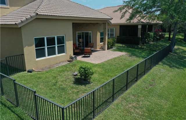 Amazing 4 Bedroom, 3 Bath home plus large 21'x11' loft located in Parkland Isles! photos photos