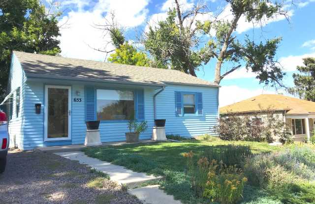 Completely Updated and Charming 3 Bedroom Home w/ Large Yard and Outside Shed/Den Gallery 3