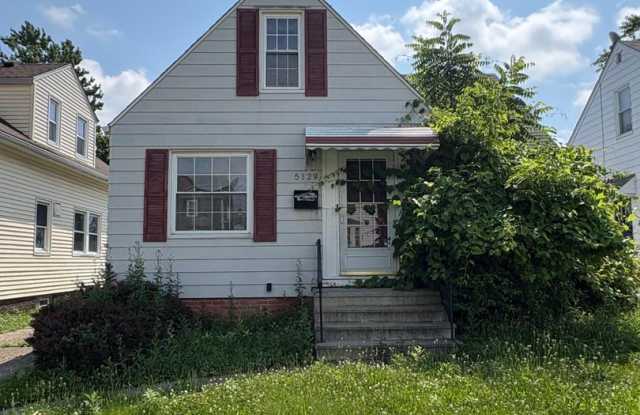 Charming Home in Garfield Heights – 5129 E 114th St photos photos